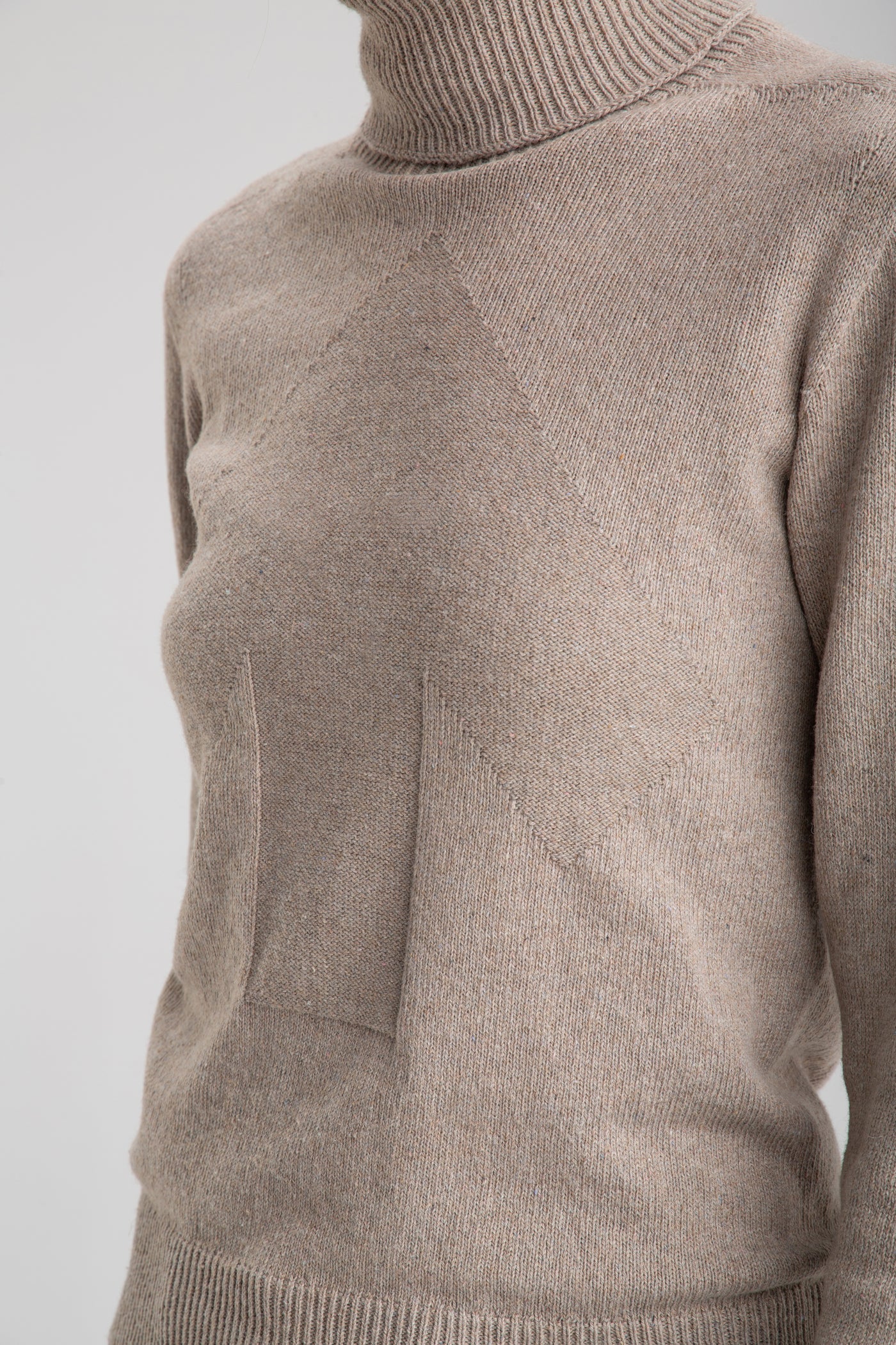Seamless sweater from recycled wool
